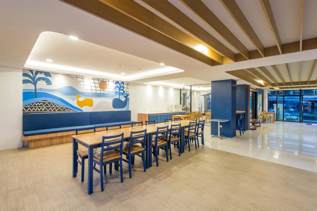 Sleep Whale Hotel