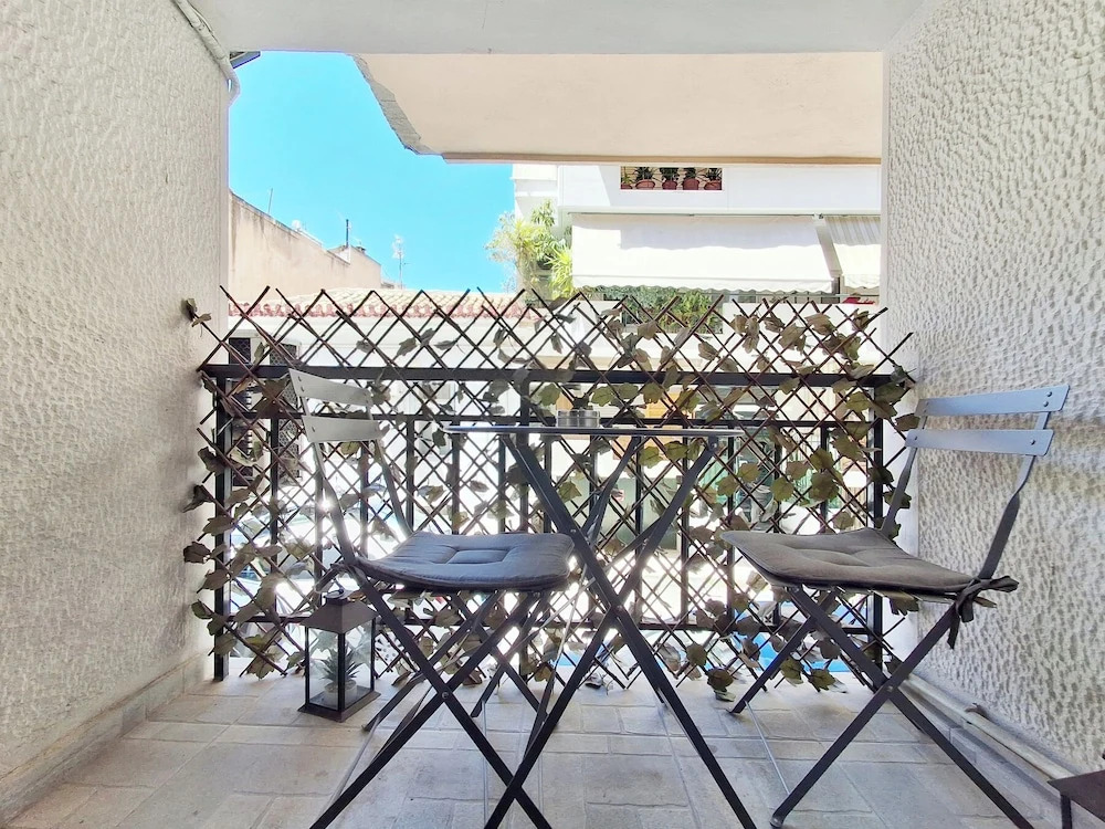 Stylish studio in Thissio near Acropolis