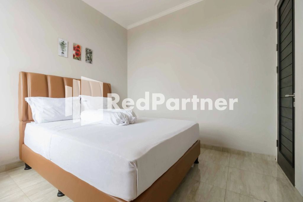 Villa Green Apple Garden Blok M RedPartner