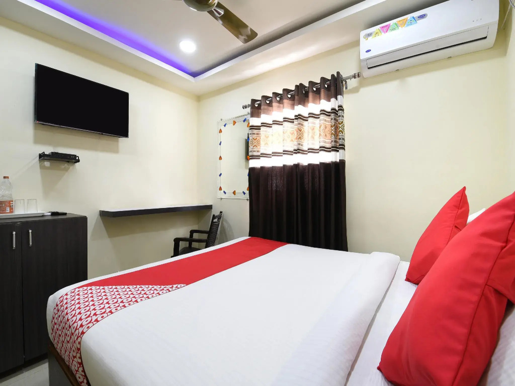 OYO 28367 Akshaya Grand