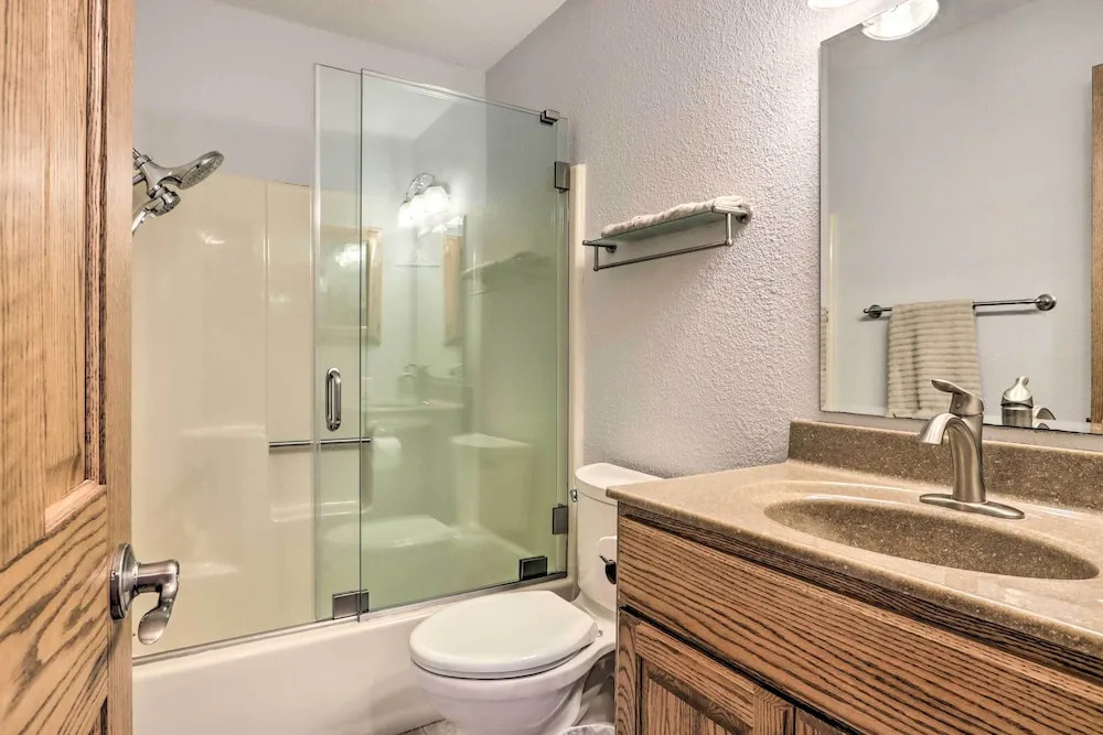 Private Balcony & Fall Views: Osage Beach Condo