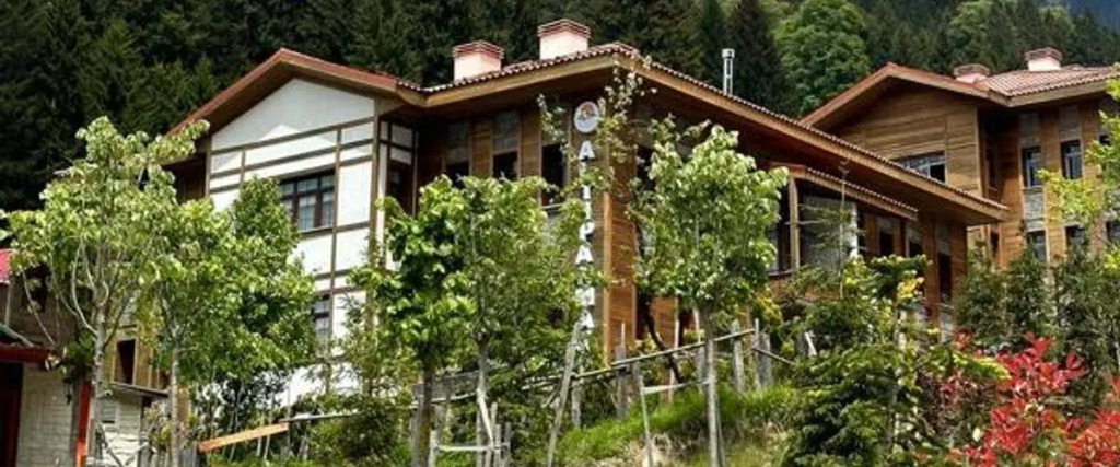 Ayder Altıparmak Suit