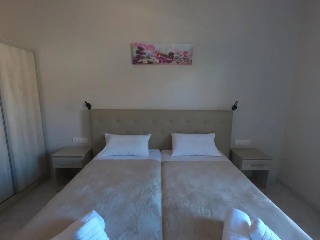 Dionisos Apartments
