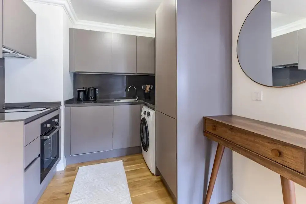 Sleek Flat 6 min to Istiklal Ave in Beyoglu