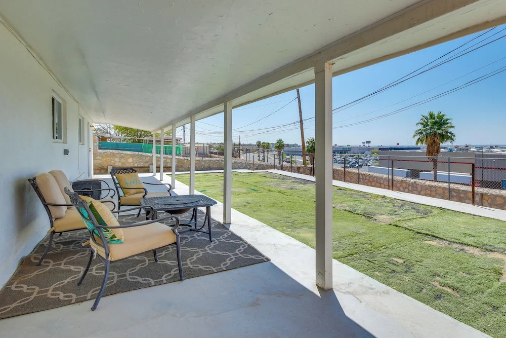 El Paso Home ~ 2 Mi to University Medical Center!
