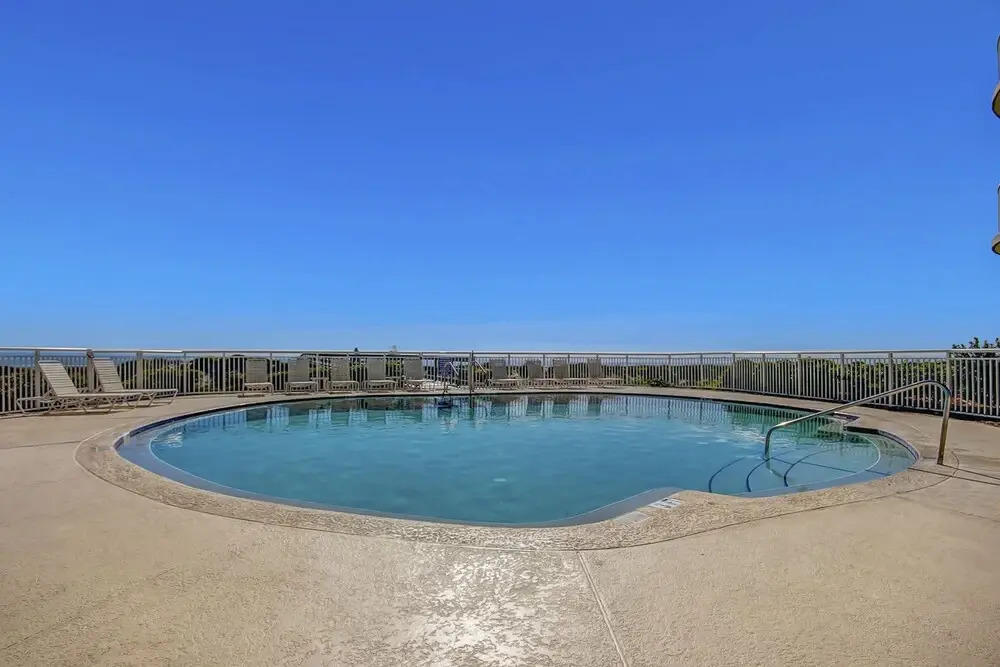 Oceanfront 5th-floor Condo With Balcony, Gorgeous Views & Pool Access