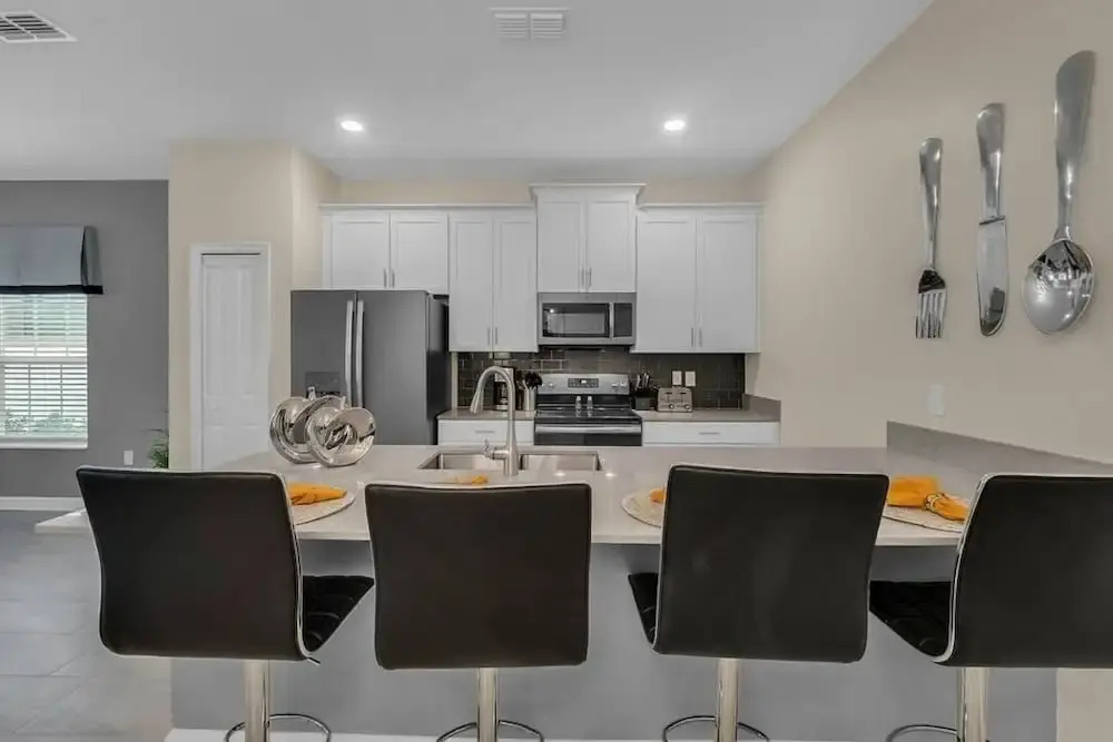 Best Location Property w Pool Located Very Close to Disney and Most Attractions