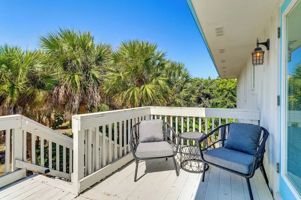 Walk to Wabasso Beach: Home w/ Hot Tub & Bikes