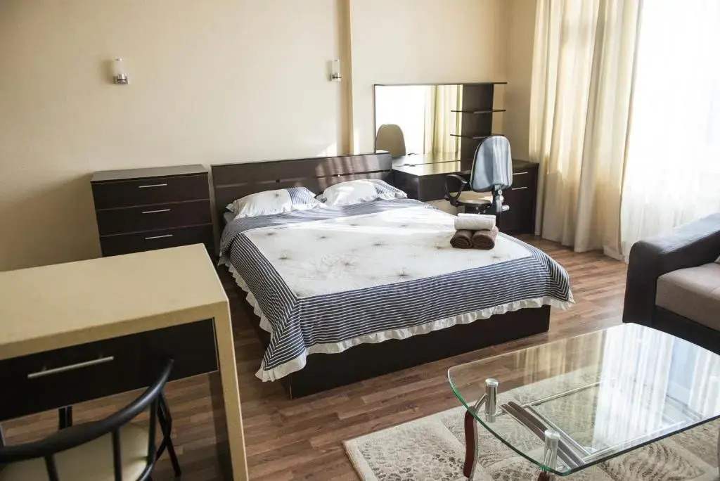 Apartment on Kunayeva 38