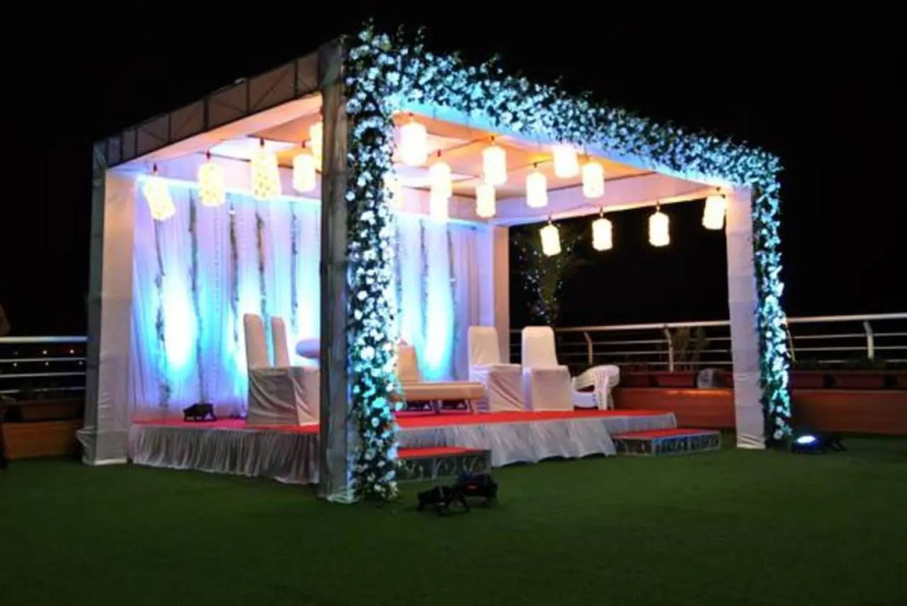 SilverCloud Hotel and Banquets