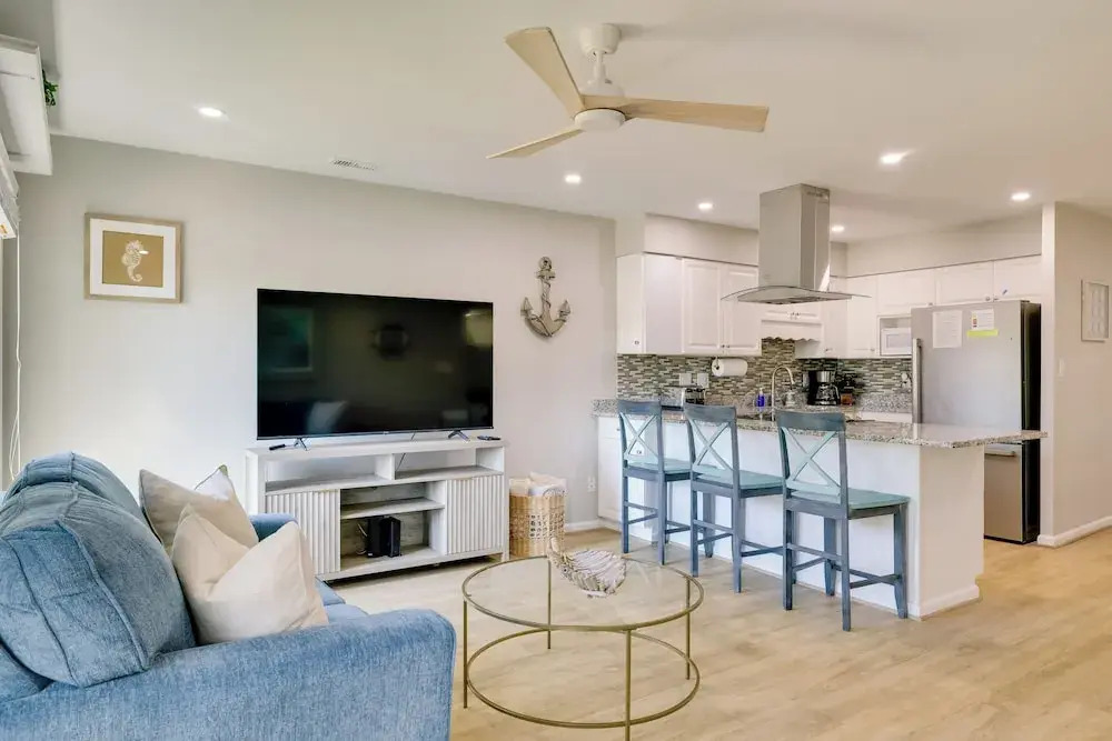 Emerald Isle Condo w/ Indoor Pool & Beach Access!