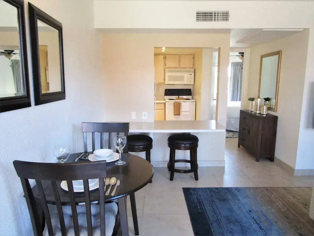 220 Fully Furnished with WiFi by RedAwning