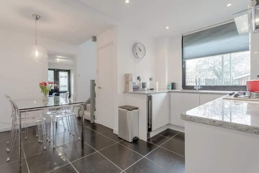 Stunning 2 Bedroom Flat in Converted Church in Bethnal Green