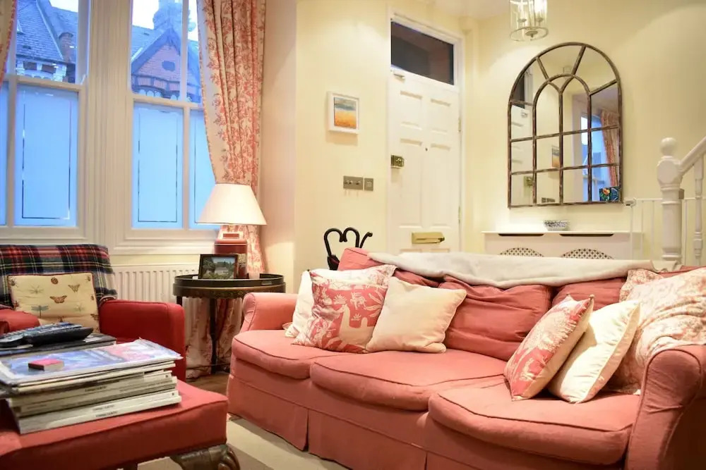 Calm 2 Bed Family Home in Shepherd's Bush