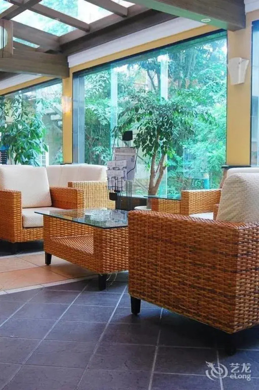 Boutique Holiday Hotel (Beihai Beibuwan Square)