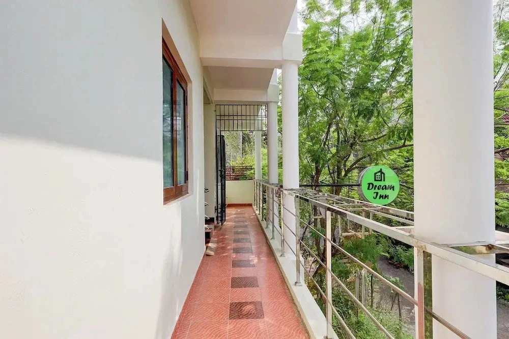 Fabhotel Dream Inn Mogappair East