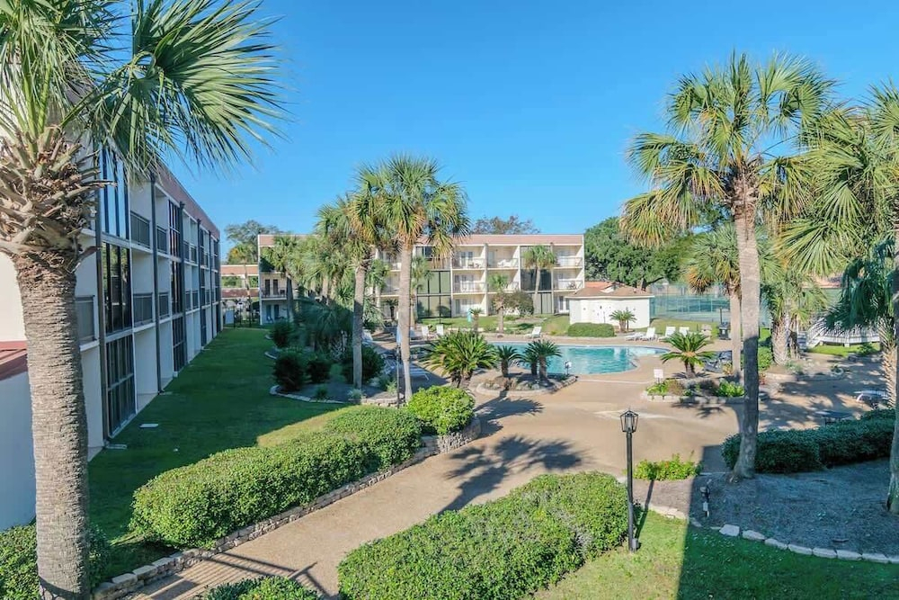 Cozy 2 bed 2 bath condo at the beachside Ocean Club Villas