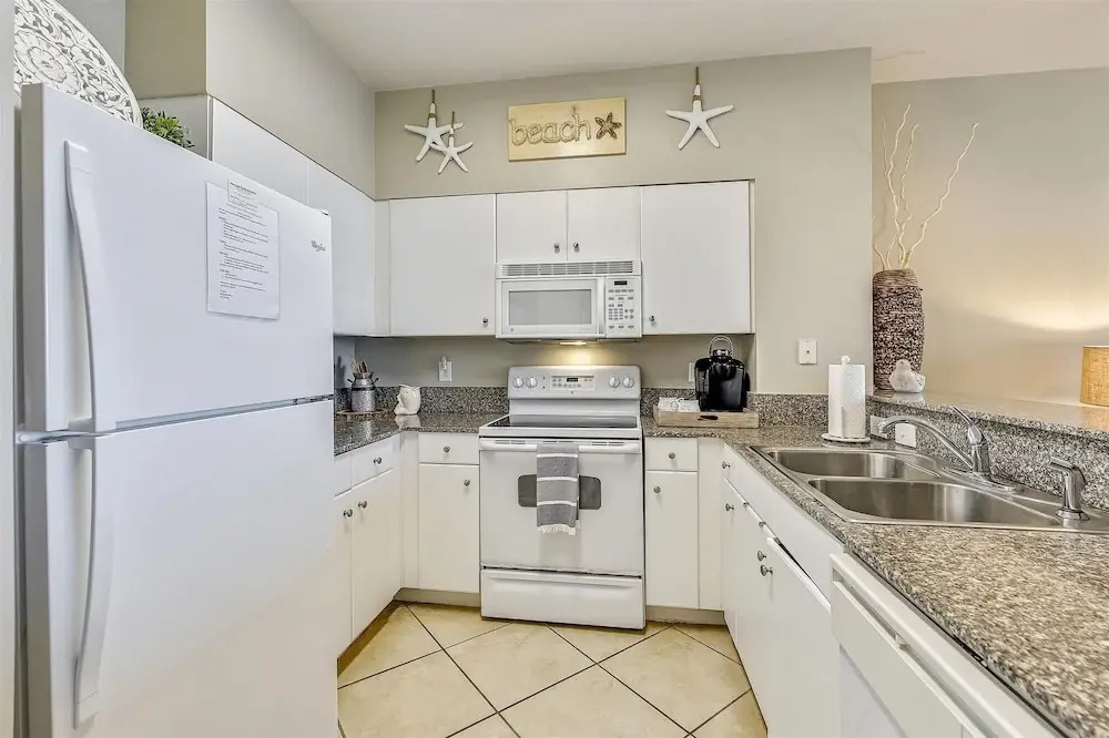 Shores Of Panama 620-sleeps 8, Free Fun! Reserved Parking Space! Updated! 2 Bedroom Condo by RedAwning