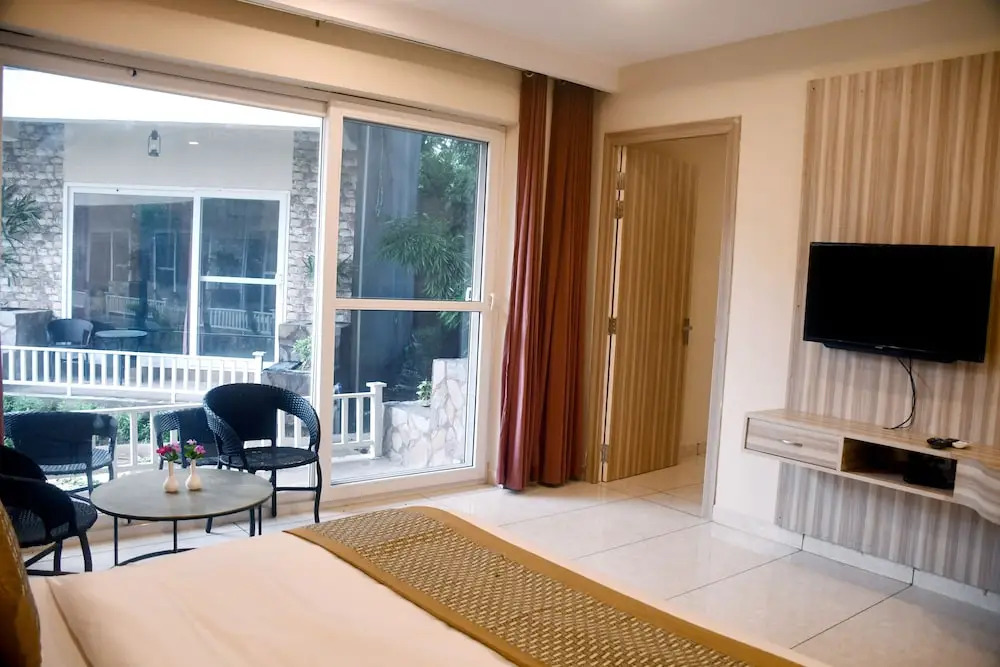 VOW HOTELS AND RESORTS