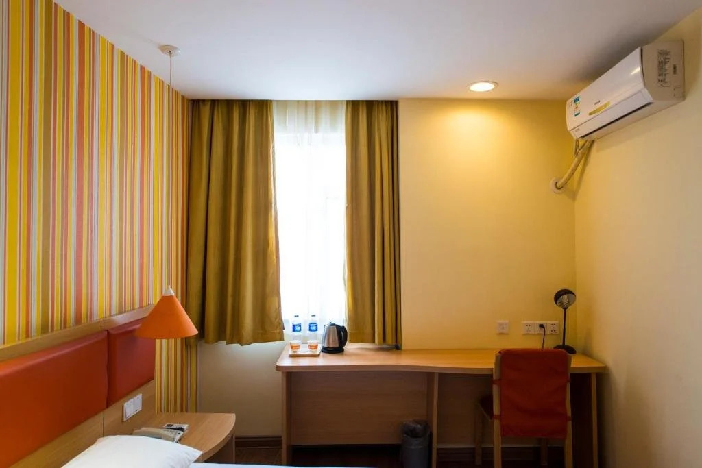Home Inn Kunming North Caiyun Road Century Town