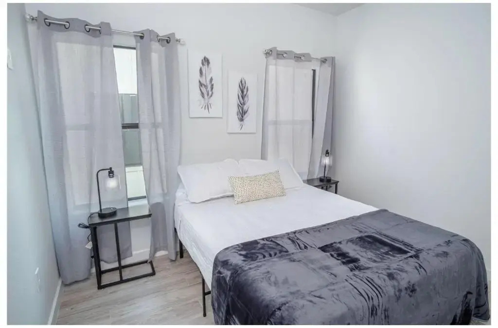 Spectacular Newly Built 3 BR Condo Near Downtown