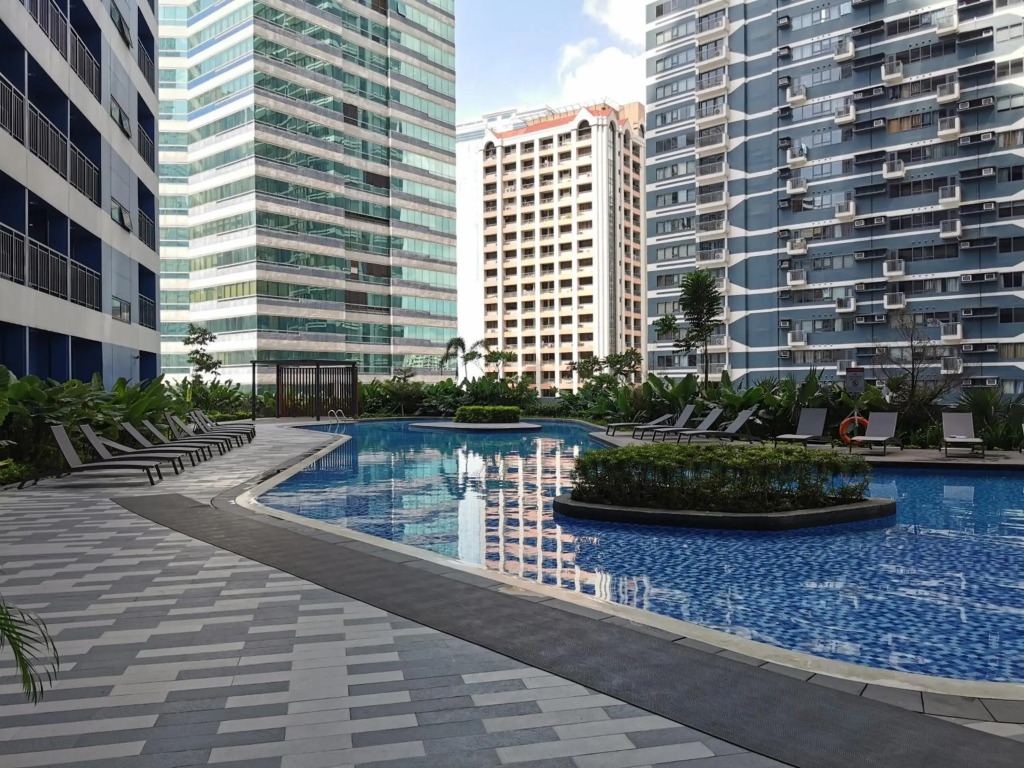 1br at Air Makati Ayala near Makati med
