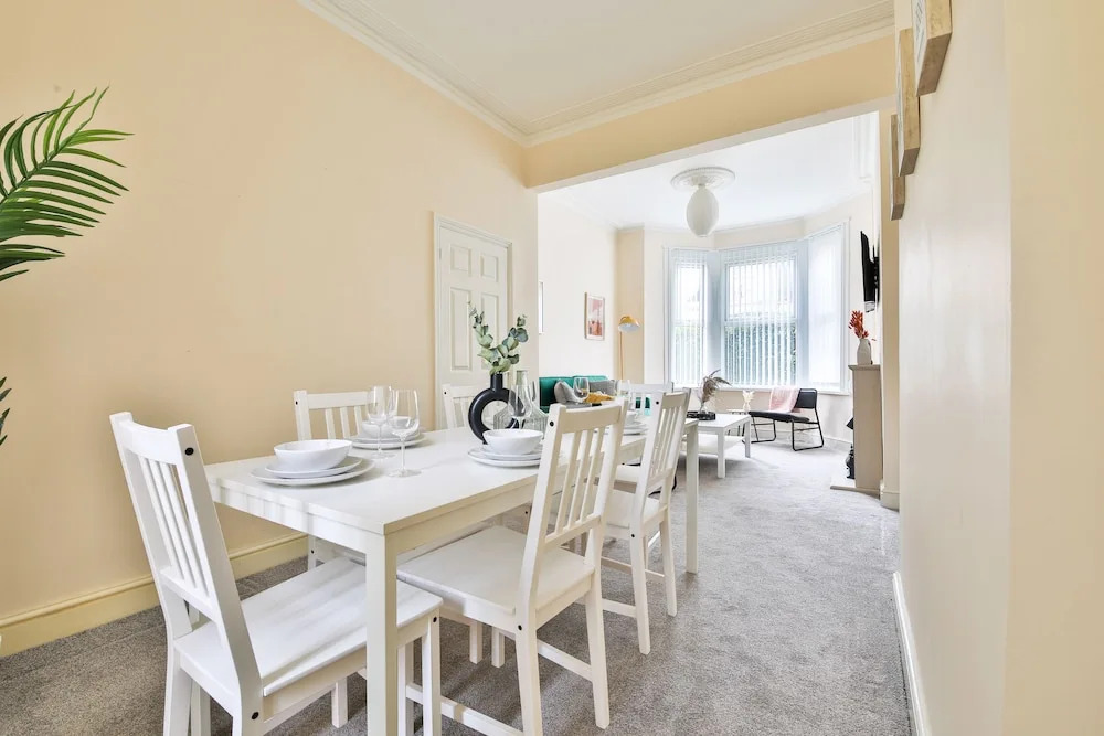 Tranquil 3-bed Home in Cardiff