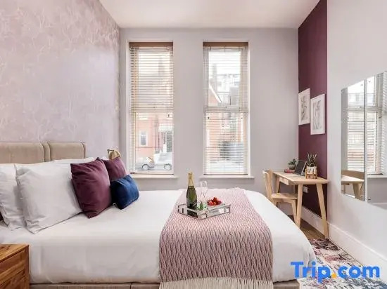 Spacious Seaside 2-Bed Apt w/ Free Gym & Parking