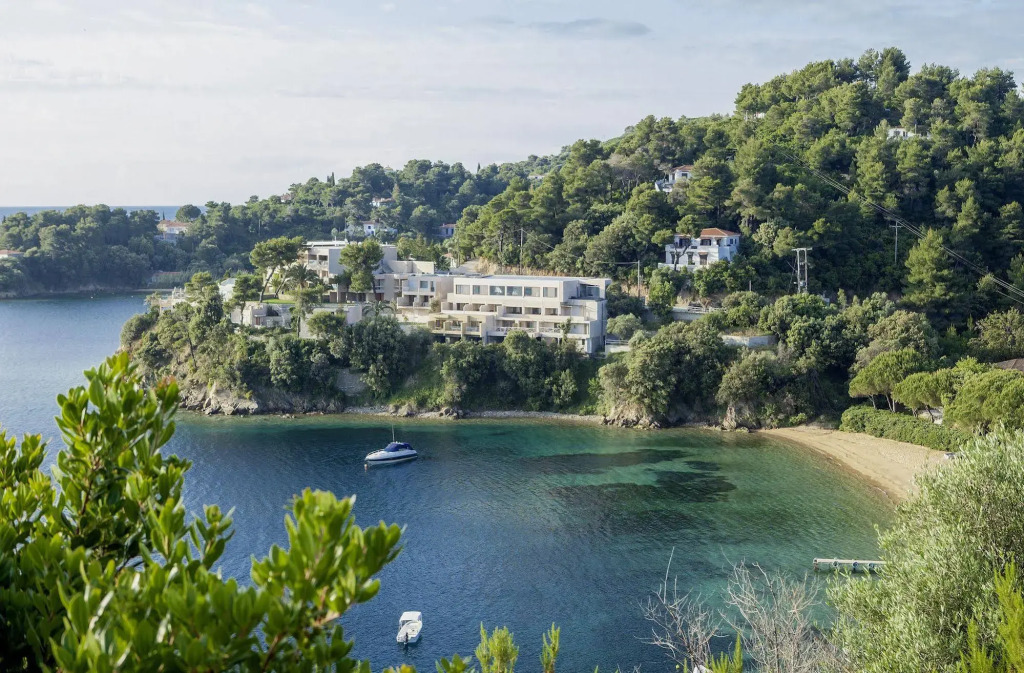 Cape Kanapitsa Hotel & Suites
