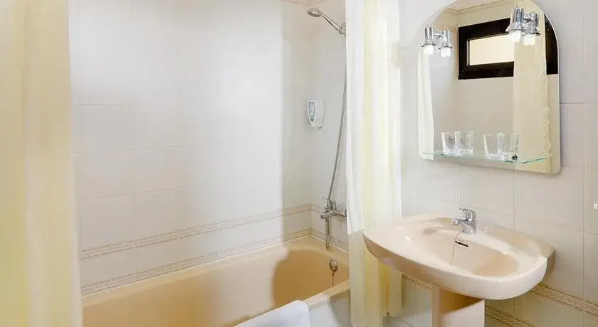 Paradise Court Suites