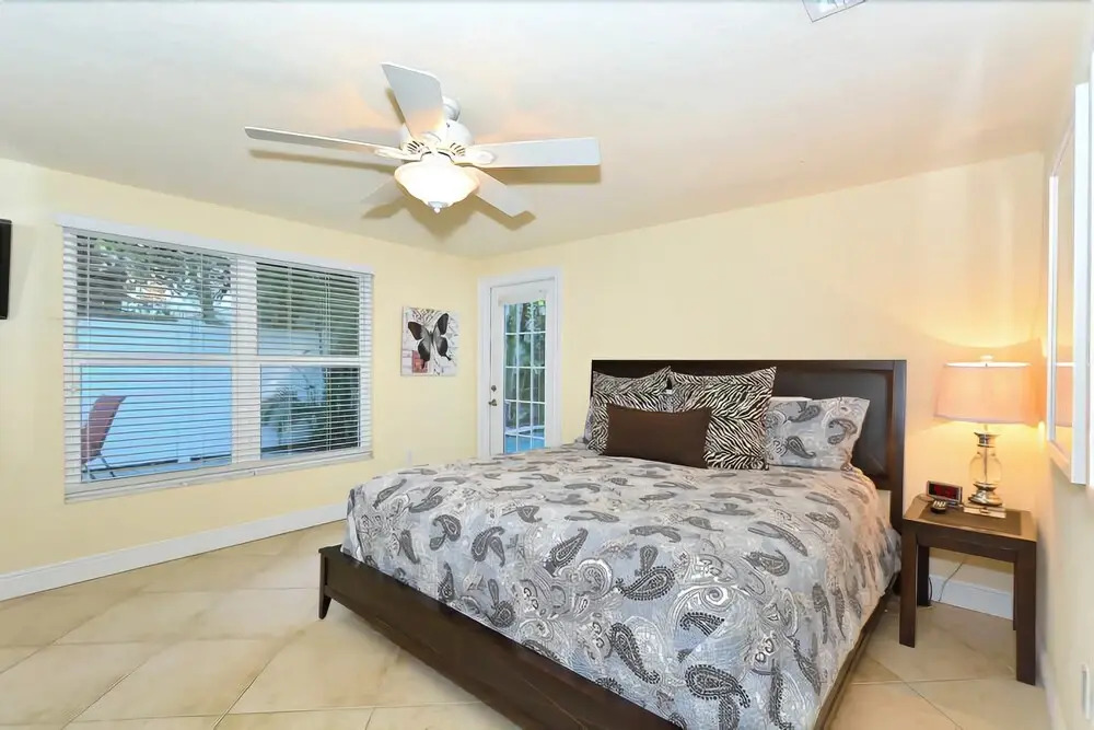 Seagrass Retreat 5 Bedrooms 3 Bathrooms Home