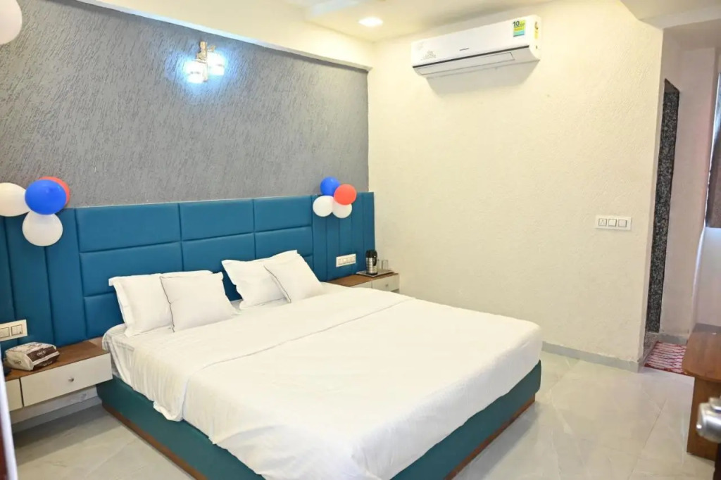 Hotel Avadh Palace, Subhash Bridge, RTO Circle, Ahmedabad