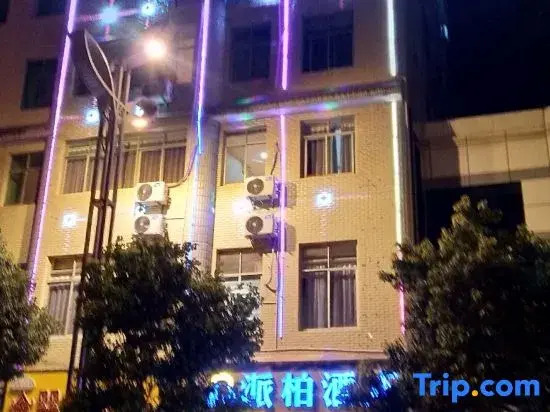 Zhaotong Paibai Hotel