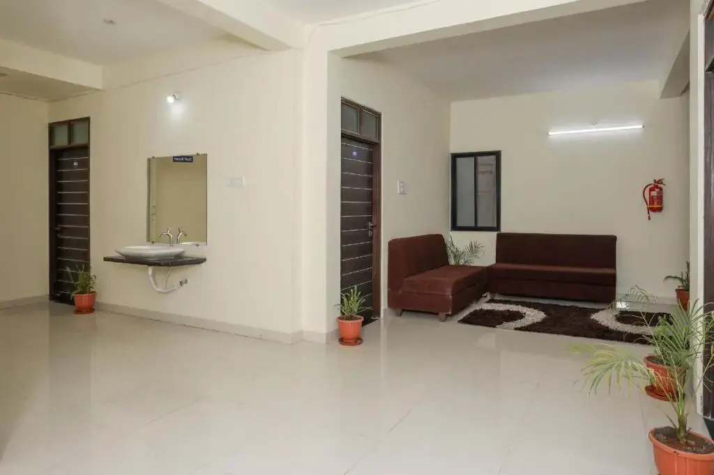 Hotel Metro by OYO Rooms