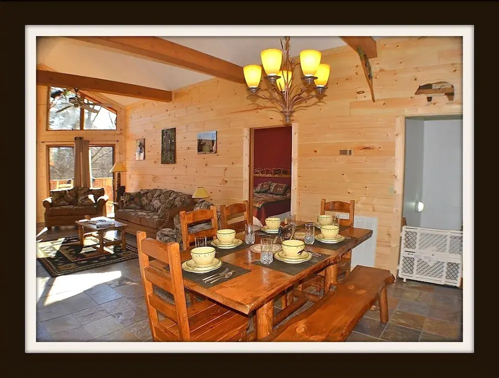 Rast Court Cabin 1016 - 4 Br cabin by RedAwning