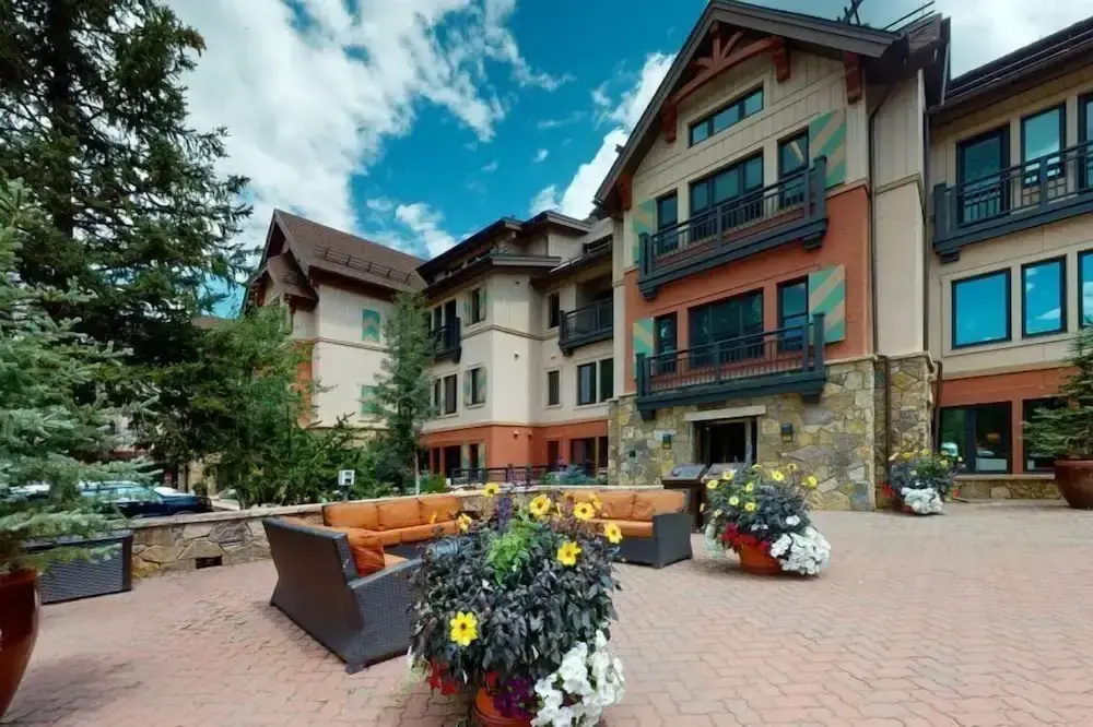 Exclusive 4 Bedroom Ski In, Ski Out Vacation Rental With Hot Tubs And Heated Outdoor Pool In Lionshead Village