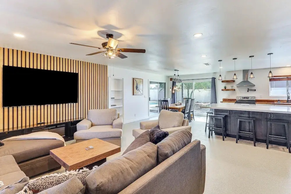 3 Mi to London Bridge: Sleek Home w/ Outdoor Haven