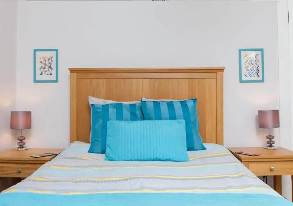 Bright and Modern Causewayside Apartment