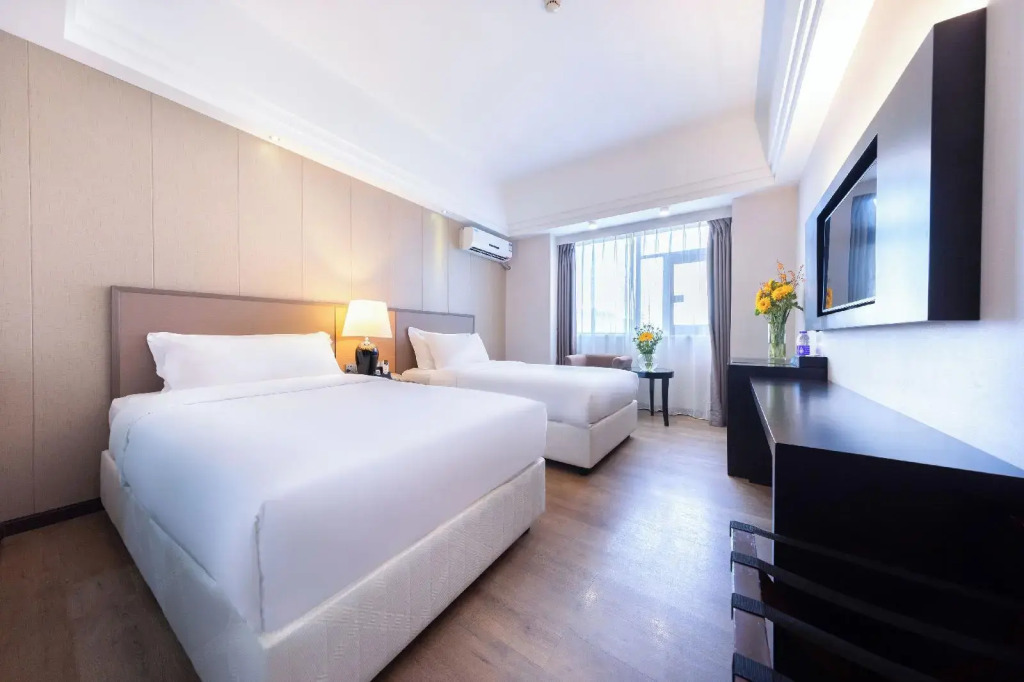 Zhuhai Aqueen Hotel