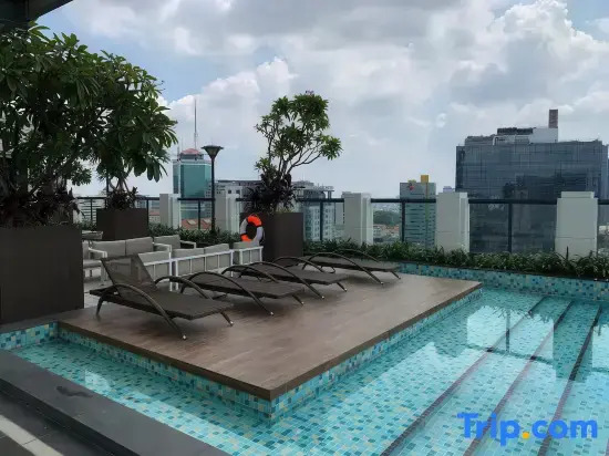 Salute de Madison Apartments