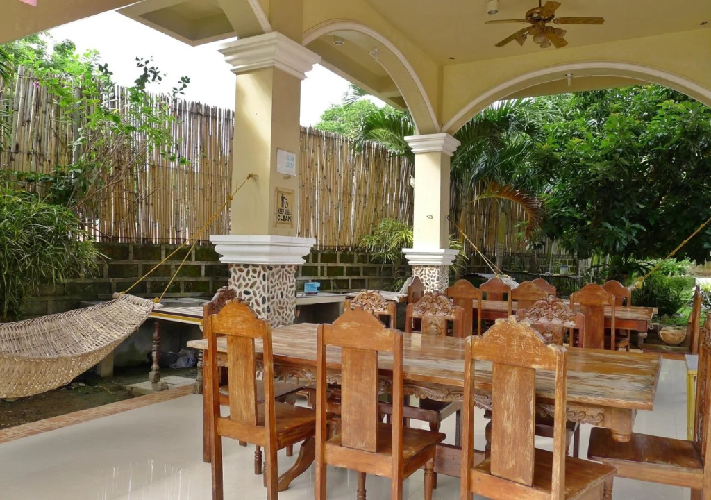 DLM Pensionne House