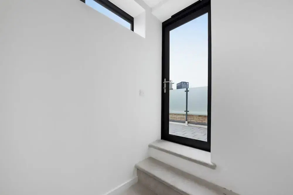 Guest Ready - Oak Crescent City House, London, E14