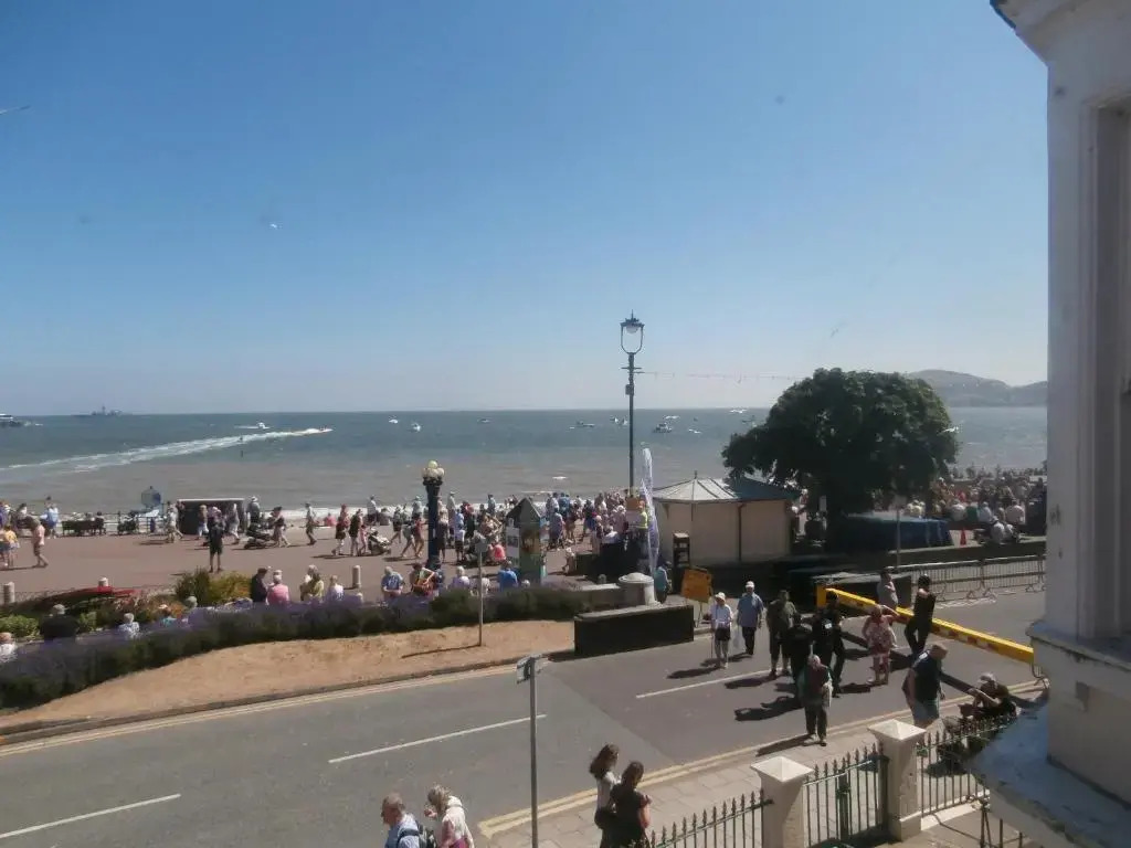 Llandudno Beachfront 2 Double Bedroom Apartment 2nd Floor