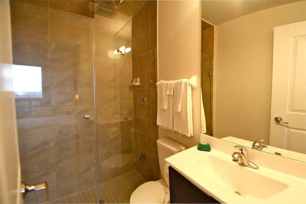Red Maple Suites Mississauga