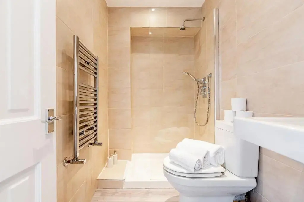 Bright & Spacious 4beds home - Kensington High Street-Olympia