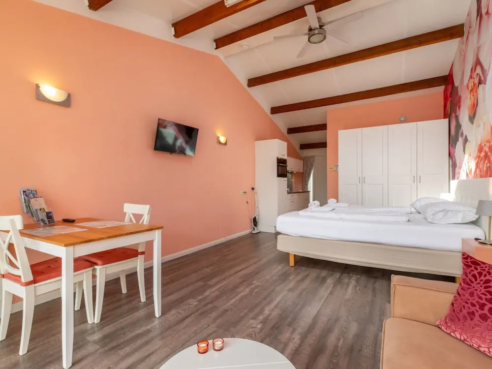 Romantic studio with garden