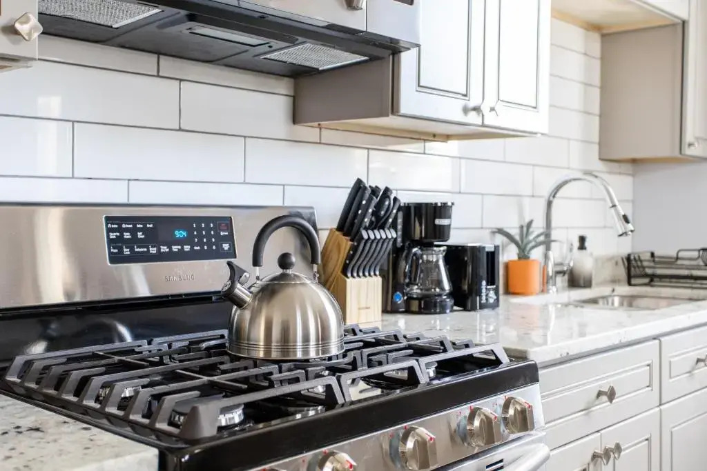 Stylish and Cute 2BR Apartment Near Wrigley!