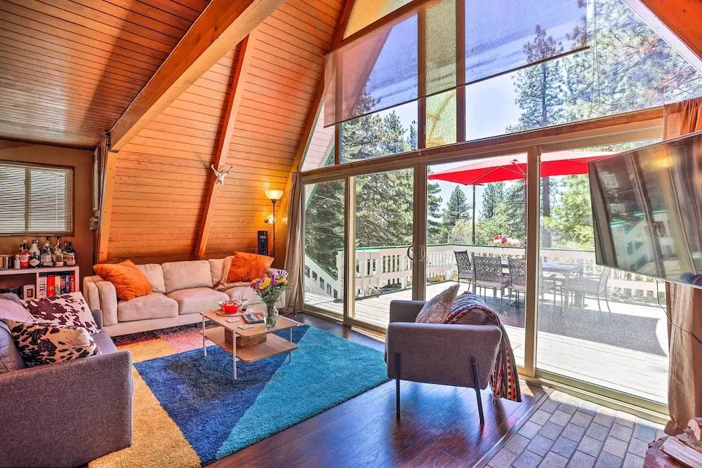 Running Springs A-frame w/ Deck & Mtn Views!