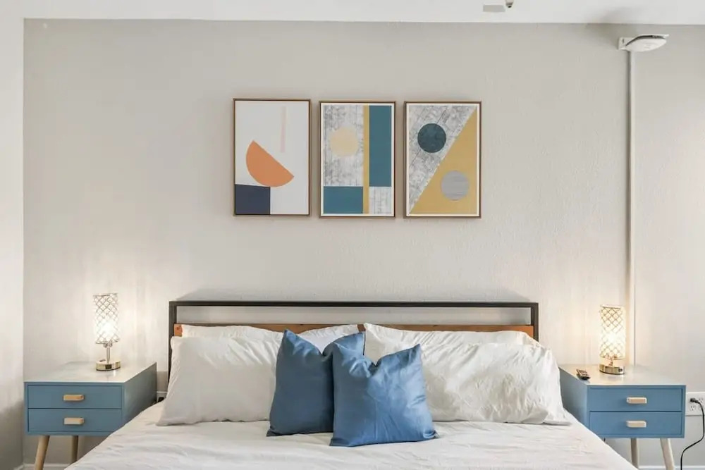 Ideal 2BR King Suite w Gym Pool Close to Downtown