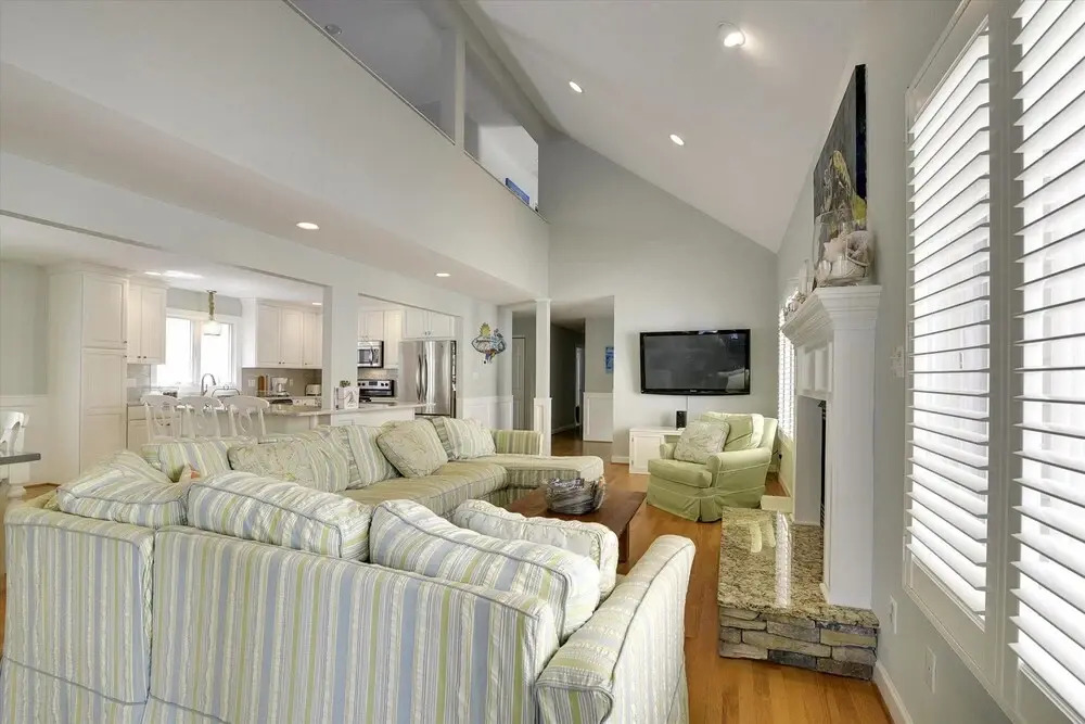 212 Maplewood Street Bethany by Long & Foster
